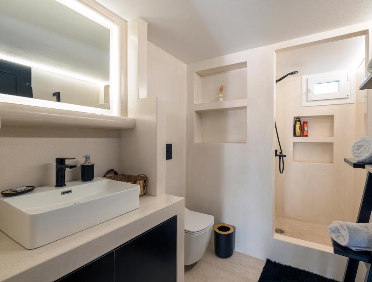 Black And White Apartment Поллония Экстерьер фото
