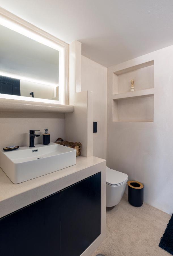 Black And White Apartment Поллония Экстерьер фото